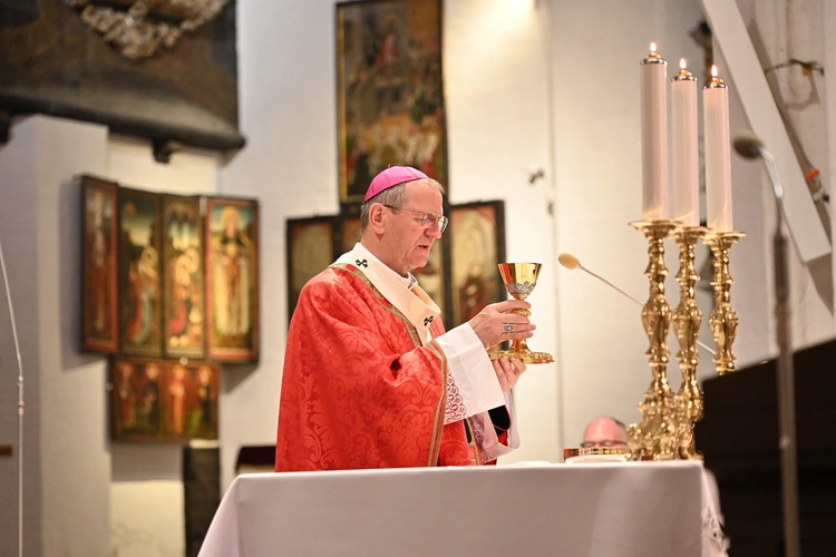 Nocna liturgia przed Zesłaniem Ducha Świętego
