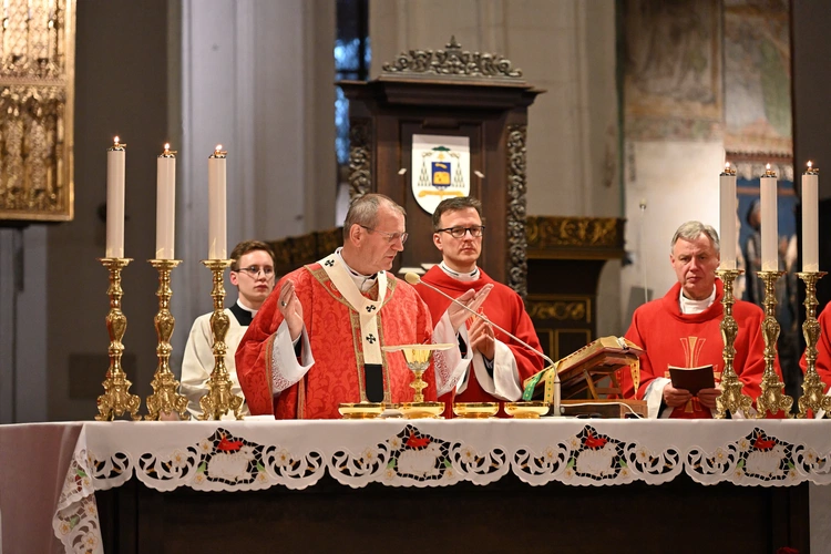 Nocna liturgia przed Zesłaniem Ducha Świętego