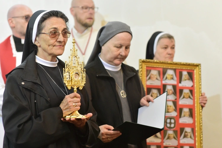 Wprowadzenie relikwii do Miejskiego Szpitala w Olsztynie