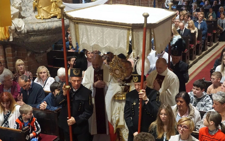 Procesja eucharystyczna w odpust Matki Bożej Pokornej