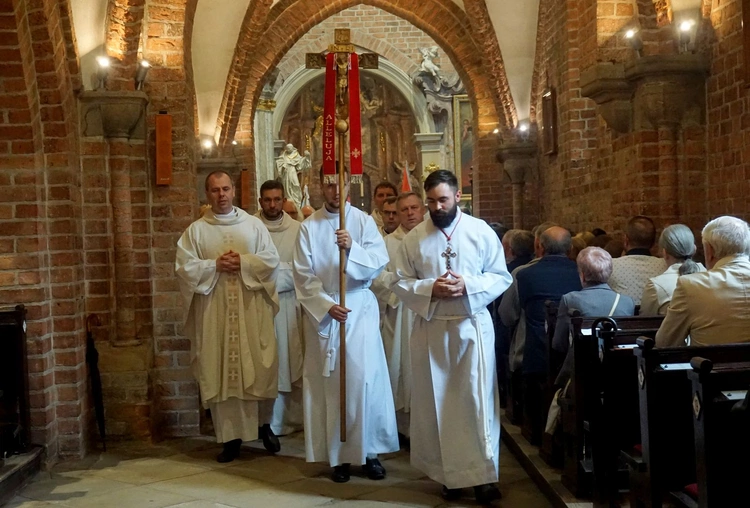 Procesja eucharystyczna w odpust Matki Bożej Pokornej