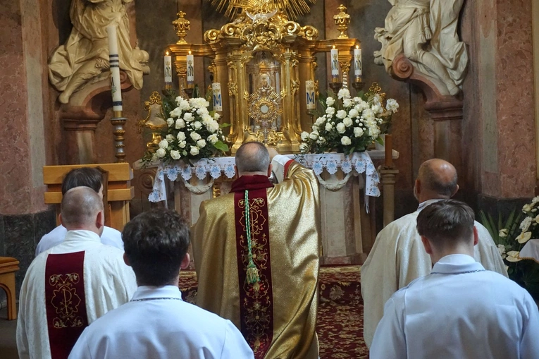 Procesja eucharystyczna w odpust Matki Bożej Pokornej