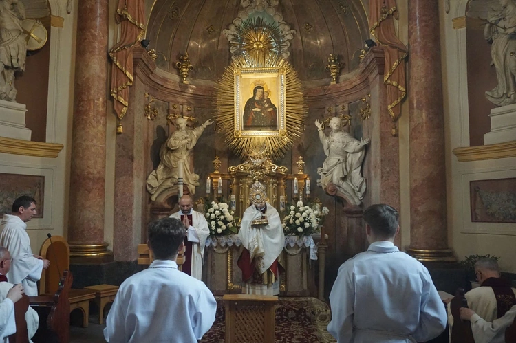 Procesja eucharystyczna w odpust Matki Bożej Pokornej