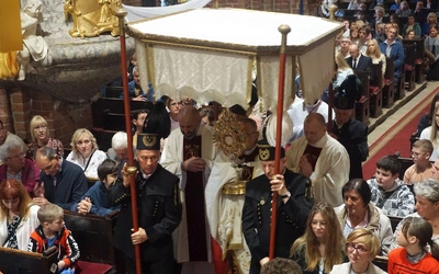 Procesja eucharystyczna w odpust Matki Bożej Pokornej