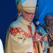 Pana Boga bardziej interesuje nasza wiara niż nasze upadki - rozmowa z bp. Szymonem Stułkowskim