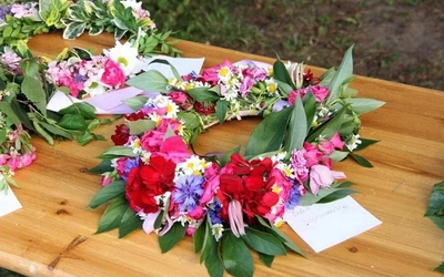 Tradycyjnie rozstrzygnięty zostanie konkurs na najpiękniejszy wianek sobótkowy.