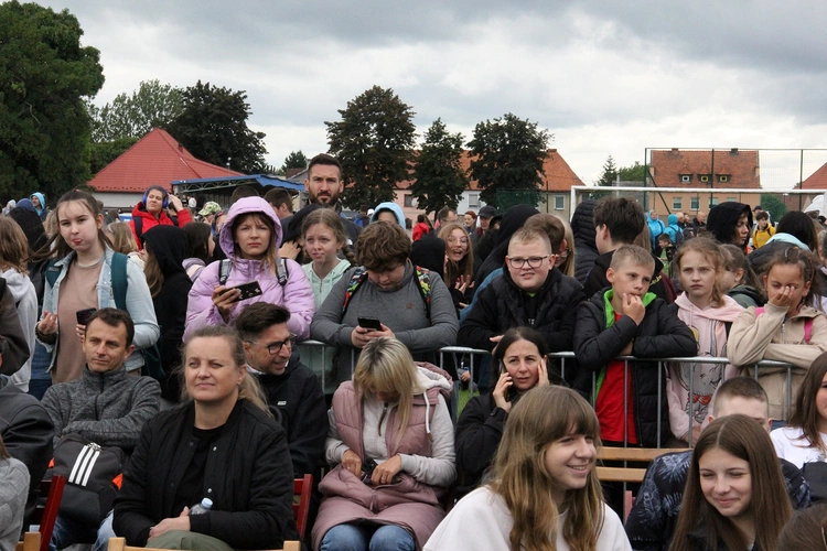 Spotkanie młodzieży w Ziębicach - występ "Wyrwanych z niewoli" i ks. Jakuba Bartczaka