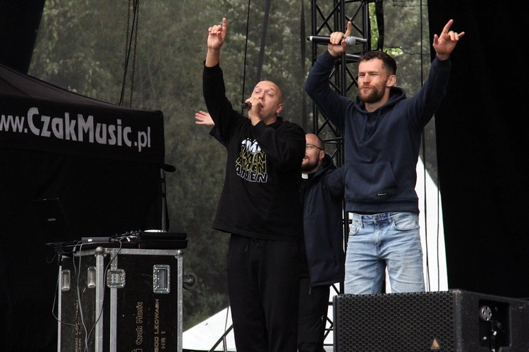 Spotkanie młodzieży w Ziębicach - występ "Wyrwanych z niewoli" i ks. Jakuba Bartczaka