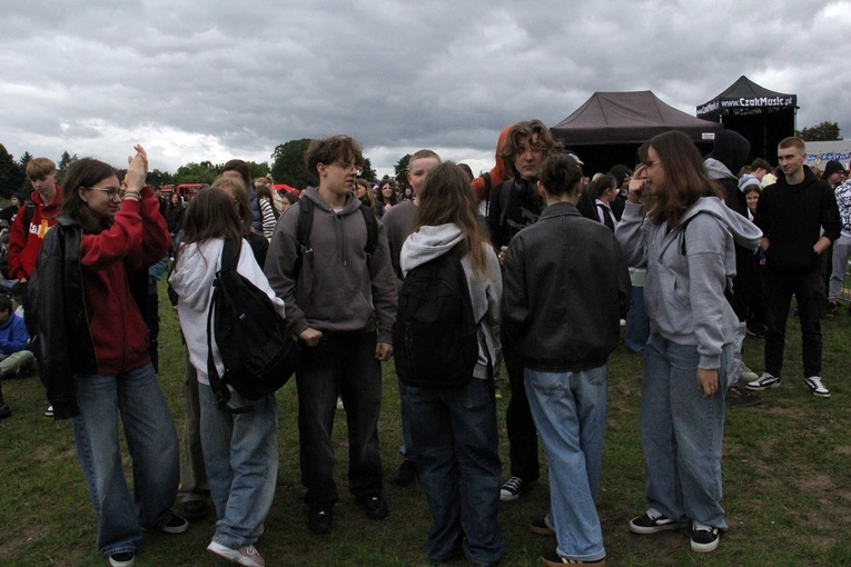 Spotkanie młodzieży w Ziębicach - występ "Wyrwanych z niewoli" i ks. Jakuba Bartczaka