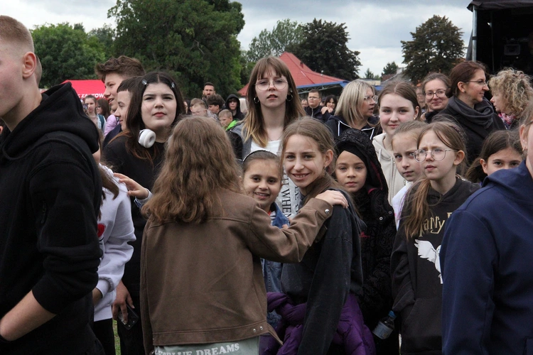 Spotkanie młodzieży w Ziębicach - występ "Wyrwanych z niewoli" i ks. Jakuba Bartczaka