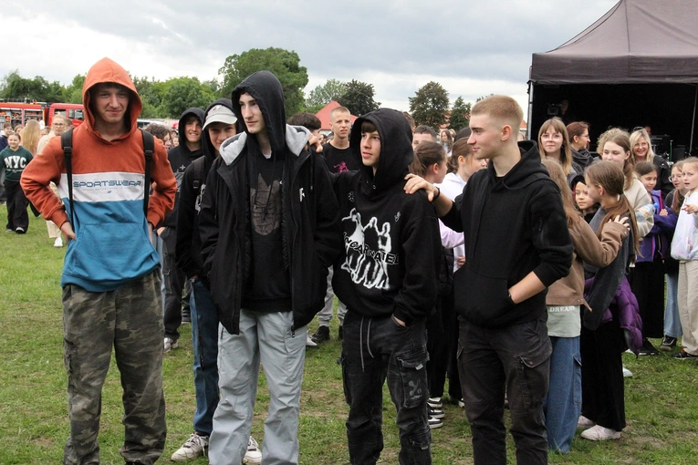 Spotkanie młodzieży w Ziębicach - występ "Wyrwanych z niewoli" i ks. Jakuba Bartczaka