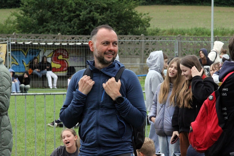 Spotkanie młodzieży w Ziębicach - występ "Wyrwanych z niewoli" i ks. Jakuba Bartczaka