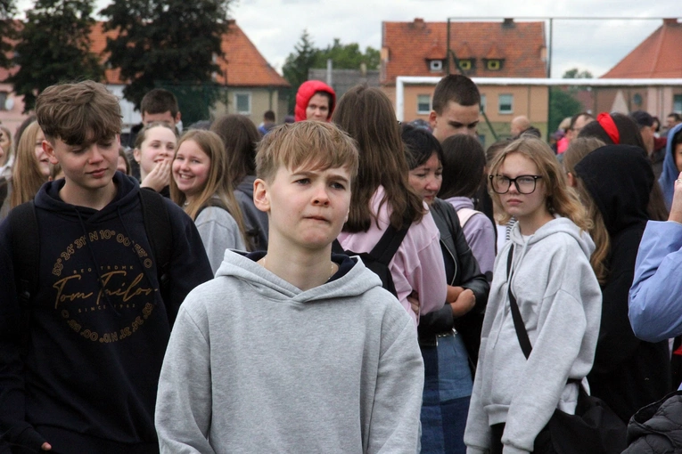Spotkanie młodzieży w Ziębicach - występ "Wyrwanych z niewoli" i ks. Jakuba Bartczaka