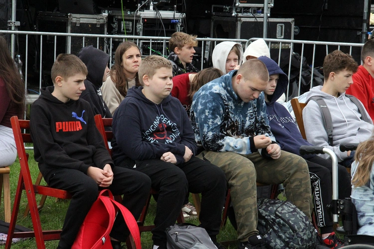 Spotkanie młodzieży w Ziębicach - występ "Wyrwanych z niewoli" i ks. Jakuba Bartczaka