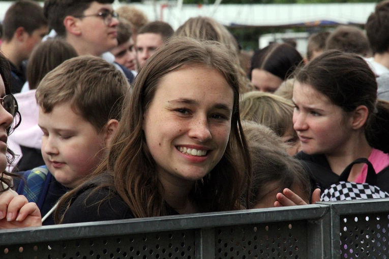 Spotkanie młodzieży w Ziębicach - występ "Wyrwanych z niewoli" i ks. Jakuba Bartczaka