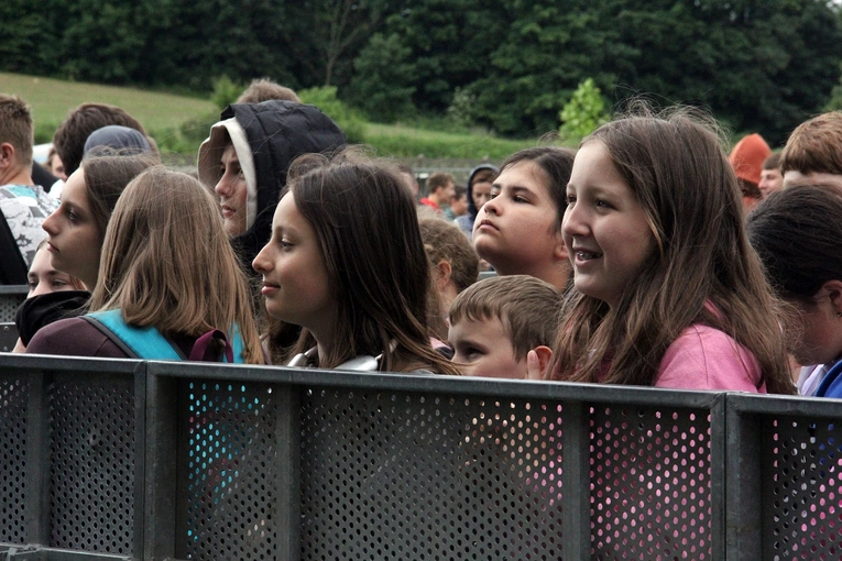 Spotkanie młodzieży w Ziębicach - występ "Wyrwanych z niewoli" i ks. Jakuba Bartczaka