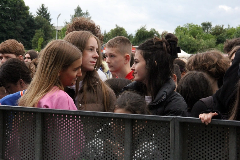 Spotkanie młodzieży w Ziębicach - występ "Wyrwanych z niewoli" i ks. Jakuba Bartczaka