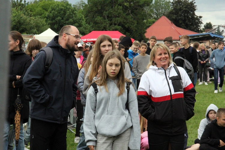 Spotkanie młodzieży w Ziębicach - występ "Wyrwanych z niewoli" i ks. Jakuba Bartczaka