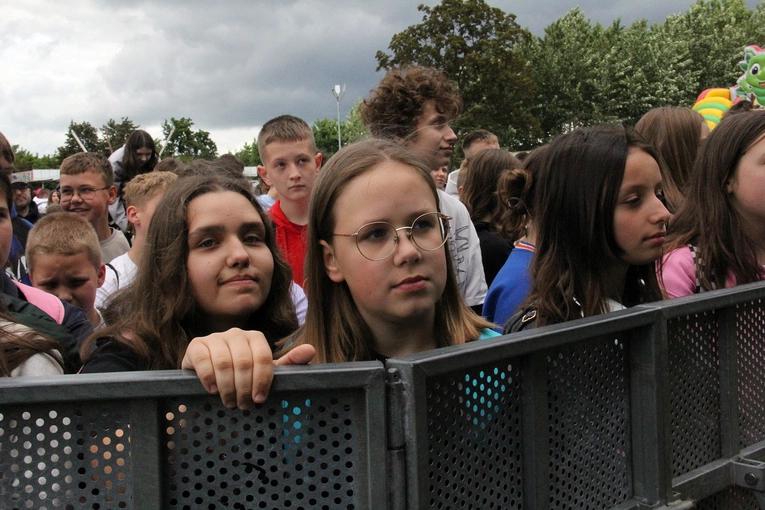 Spotkanie młodzieży w Ziębicach - występ "Wyrwanych z niewoli" i ks. Jakuba Bartczaka