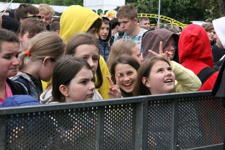 Spotkanie młodzieży w Ziębicach - występ "Wyrwanych z niewoli" i ks. Jakuba Bartczaka
