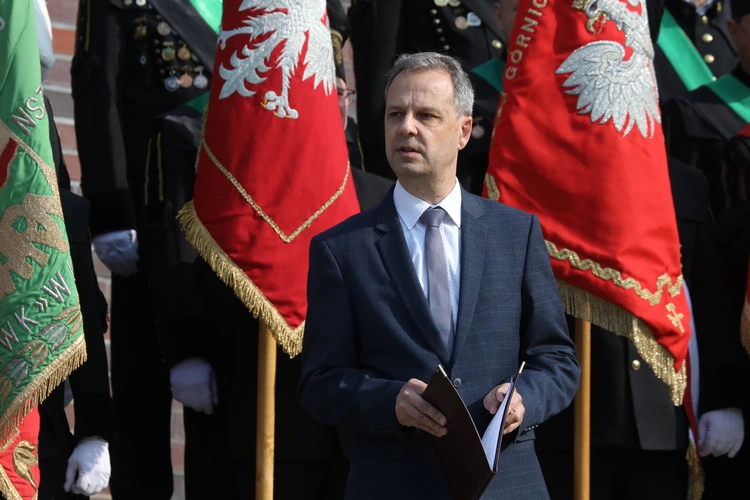 KEP w Katowicach. Modlitwa pod Pomnikiem Poległych Górników z Kopalni "Wujek"