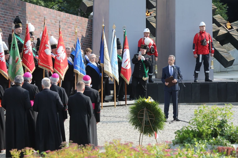 KEP w Katowicach. Modlitwa pod Pomnikiem Poległych Górników z Kopalni "Wujek"