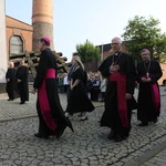 KEP w Katowicach. Modlitwa pod Pomnikiem Poległych Górników z Kopalni "Wujek"