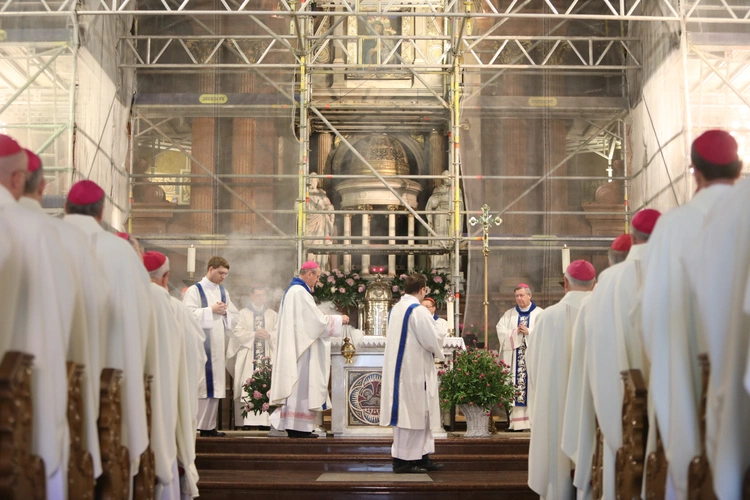 KEP w Katowicach. Msza św. w sanktuarium w Piekarach Śląskich