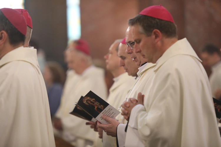 KEP w Katowicach. Msza św. w sanktuarium w Piekarach Śląskich
