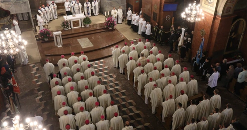 KEP w Katowicach. Msza św. w sanktuarium w Piekarach Śląskich