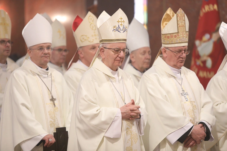 KEP w Katowicach. Msza św. w sanktuarium w Piekarach Śląskich