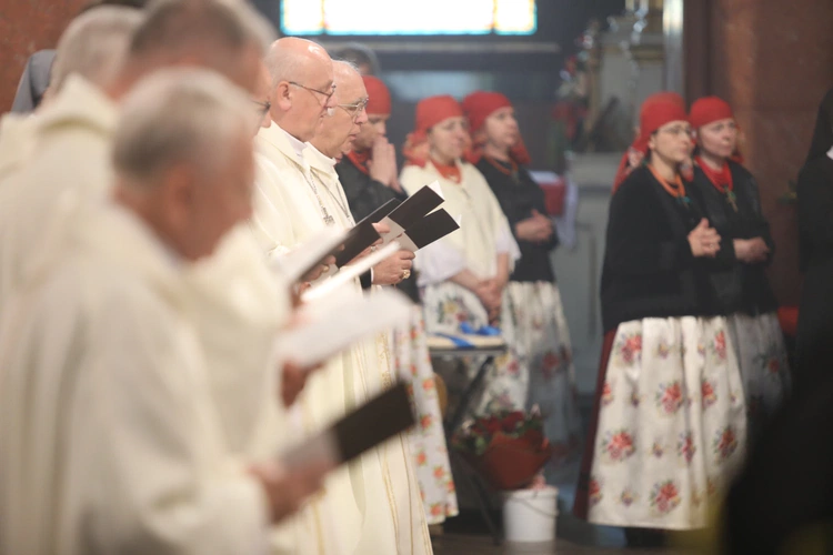KEP w Katowicach. Msza św. w sanktuarium w Piekarach Śląskich