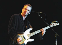 Sting po polsku. Kuba Kornacki z zespołem Użądleni zapraszają w muzyczny rejs z piosenkami brytyjskiego artysty