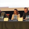 Od prawej: ks. dr Tomasz Gwoździewicz, dr Ewelina Mączka i ks. prof. Henryk Olszar.