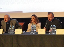 Od prawej: ks. dr Tomasz Gwoździewicz, dr Ewelina Mączka i ks. prof. Henryk Olszar.