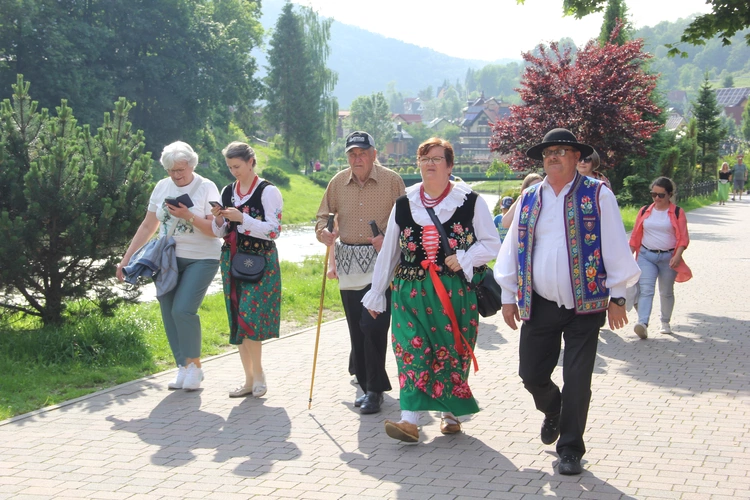Pielgrzymka ze Sromowiec do kościoła jubileuszowego w Szczawnicy