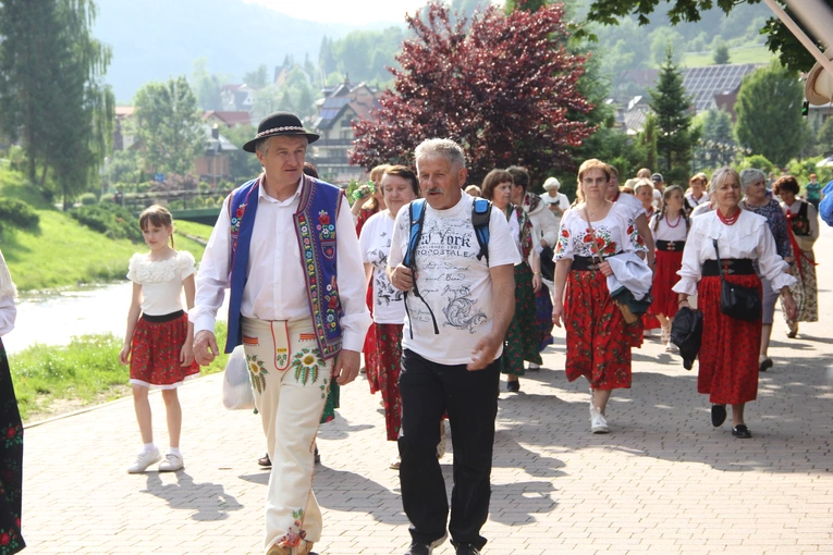 Pielgrzymka ze Sromowiec do kościoła jubileuszowego w Szczawnicy