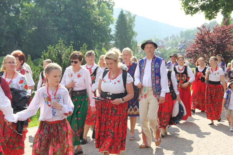 Pielgrzymka ze Sromowiec do kościoła jubileuszowego w Szczawnicy
