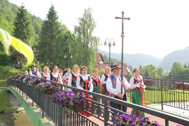 Pielgrzymka ze Sromowiec do kościoła jubileuszowego w Szczawnicy