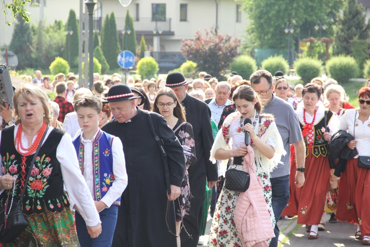 Pielgrzymka ze Sromowiec do kościoła jubileuszowego w Szczawnicy