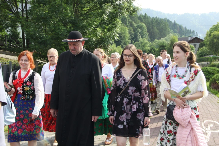 Pielgrzymka ze Sromowiec do kościoła jubileuszowego w Szczawnicy