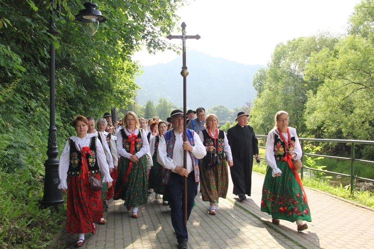 Pielgrzymka ze Sromowiec do kościoła jubileuszowego w Szczawnicy