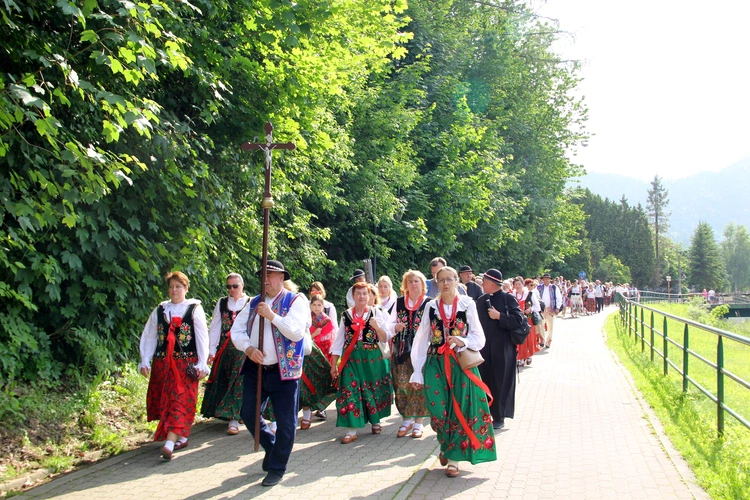 Pielgrzymka ze Sromowiec do kościoła jubileuszowego w Szczawnicy
