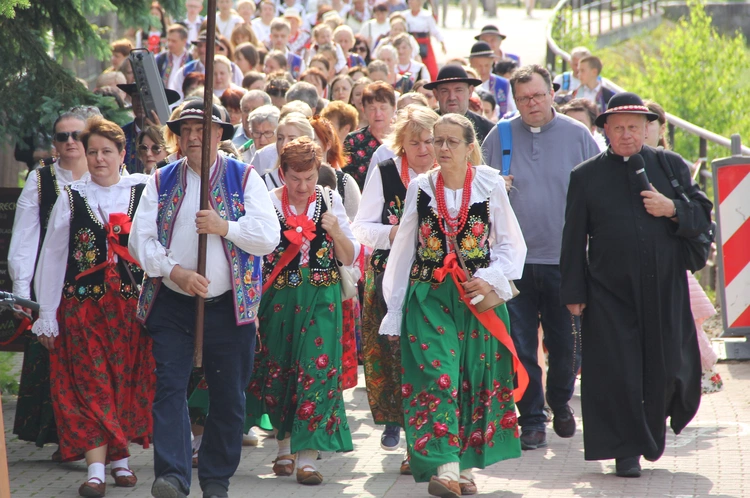 Pielgrzymka ze Sromowiec do kościoła jubileuszowego w Szczawnicy