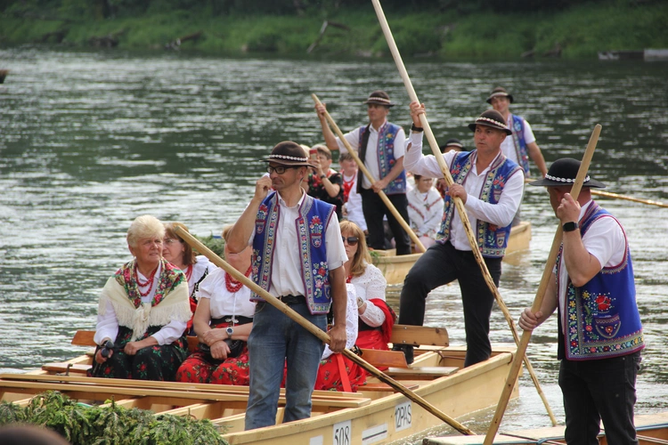 Pielgrzymka ze Sromowiec do kościoła jubileuszowego w Szczawnicy