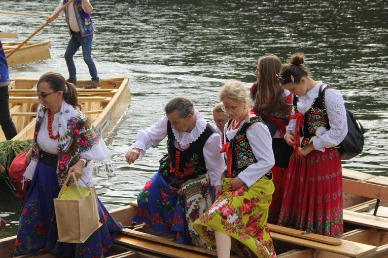 Pielgrzymka ze Sromowiec do kościoła jubileuszowego w Szczawnicy