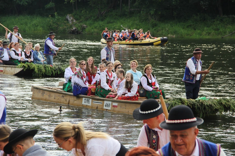 Pielgrzymka ze Sromowiec do kościoła jubileuszowego w Szczawnicy