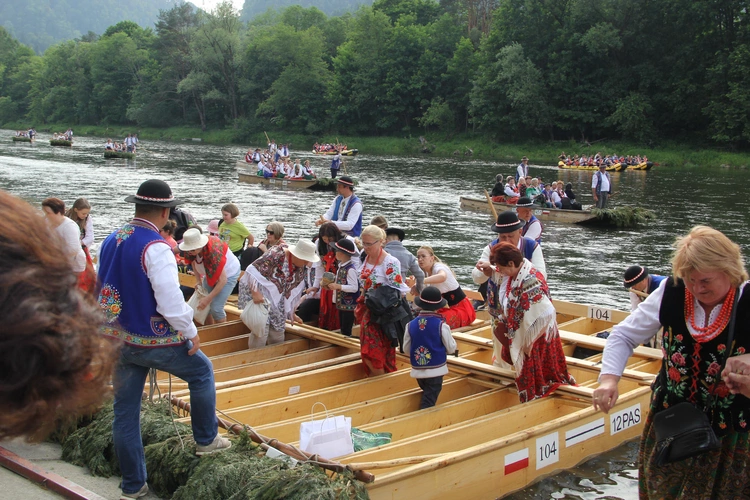 Pielgrzymka ze Sromowiec do kościoła jubileuszowego w Szczawnicy