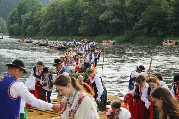 Pielgrzymka ze Sromowiec do kościoła jubileuszowego w Szczawnicy