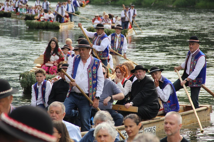 Pielgrzymka ze Sromowiec do kościoła jubileuszowego w Szczawnicy